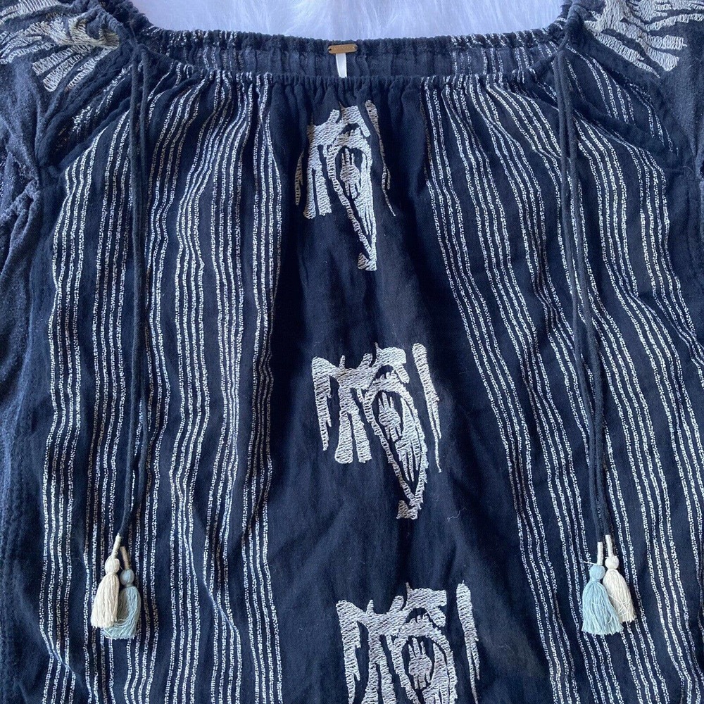 Free People Blouse Sz M Pukka Peasant Boho Gray Blue Pom Pom Tassel Short Sleeve - Picture 2 of 11